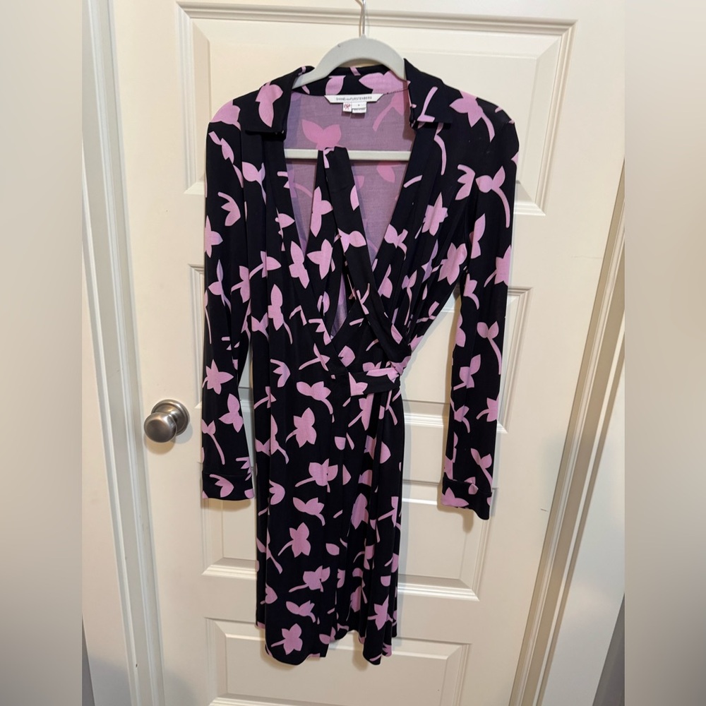 Diane Von Furstenberg Jeanne Black & Purple Floral Silk Jersey Wrap Dress Size 8
